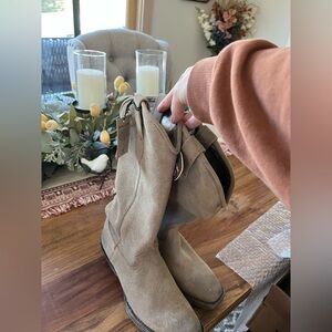 Women’s Suede Mid-Calf Ariat Memphis Boot in Taupe